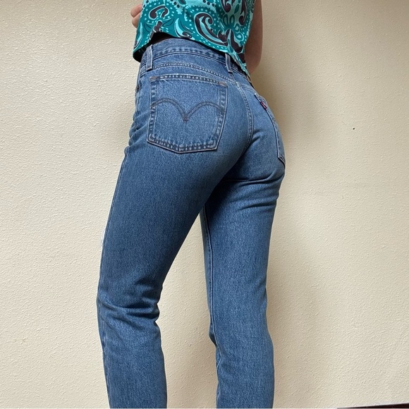 Levi’s straight leg wedgie jeans - Picture 6 of 7